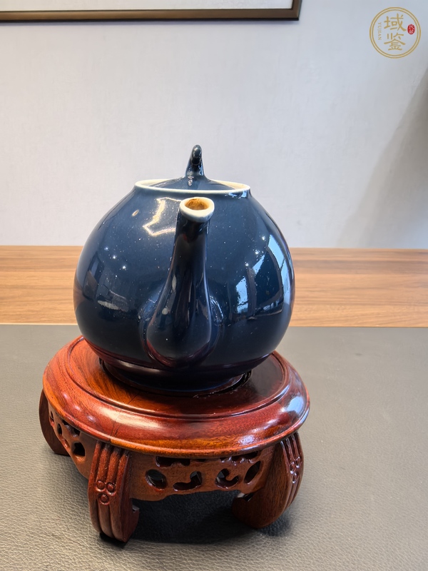 古玩陶瓷霽藍(lán)釉茶壺真品鑒賞圖