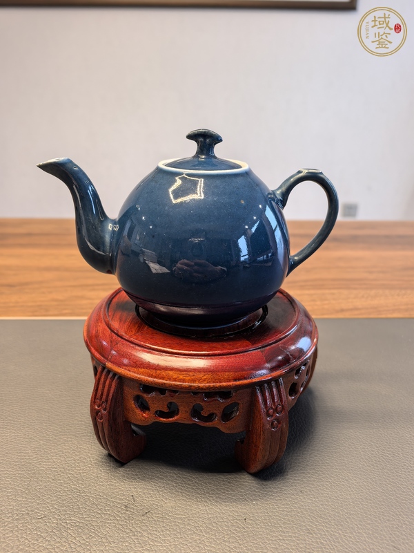 古玩陶瓷霽藍(lán)釉茶壺真品鑒賞圖