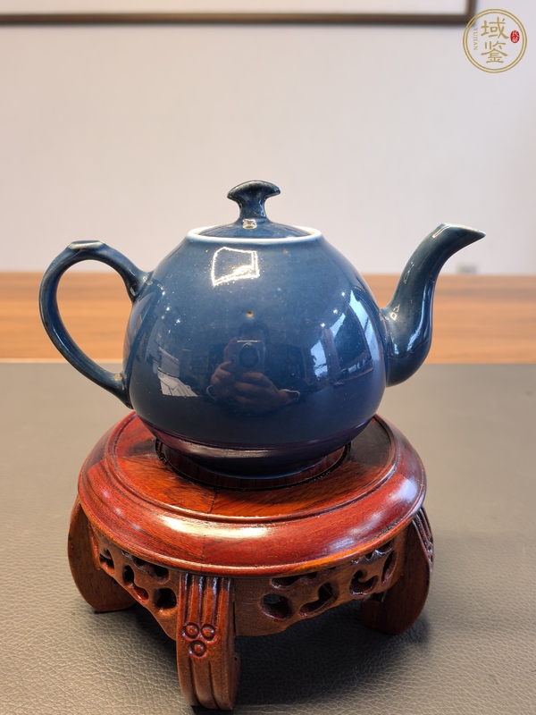 古玩陶瓷霽藍(lán)釉茶壺真品鑒賞圖