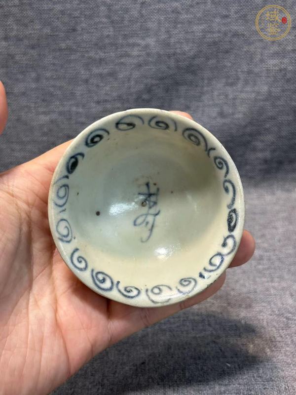 古玩陶瓷青花花卉紋茶碗真品鑒賞圖