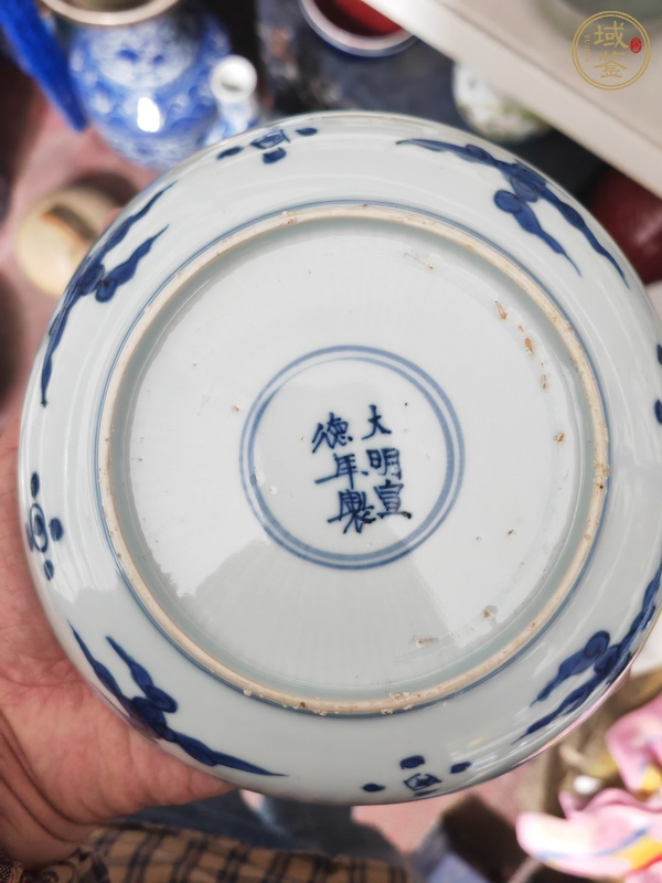 古玩陶瓷青花花卉紋臥盤真品鑒賞圖