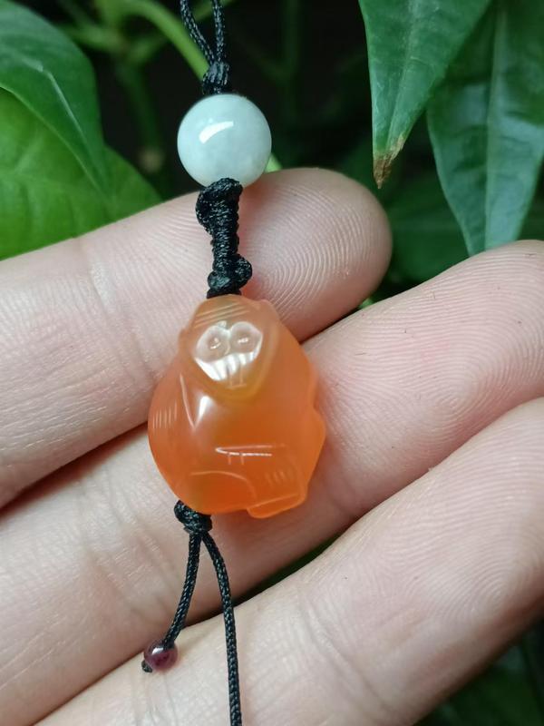 古玩玉器（隨單送禮品）清代紅瑪瑙雕“猴墜”拍賣，當前價格388元