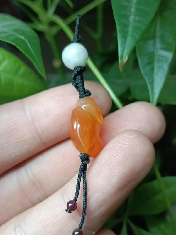 古玩玉器（隨單贈送禮品）清代紅瑪瑙雕“猴墜”拍賣，當(dāng)前價(jià)格288元