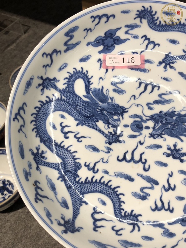 古玩陶瓷青花趕珠龍紋盤真品鑒賞圖