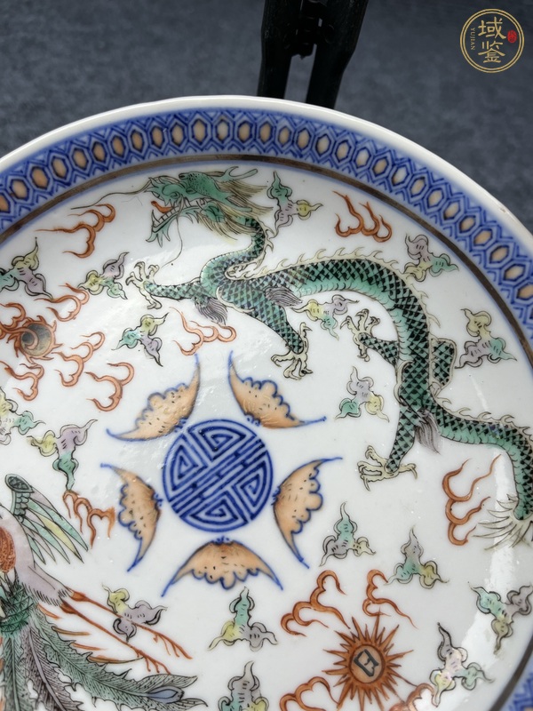 古玩陶瓷青花加彩龍鳳紋盤真品鑒賞圖