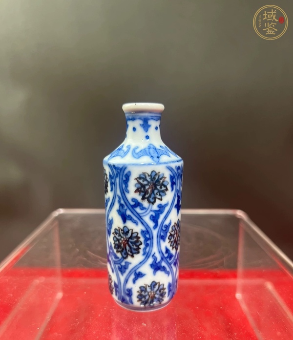 古玩陶瓷青花釉里紅寶相花紋飾鼻煙壺真品鑒賞圖