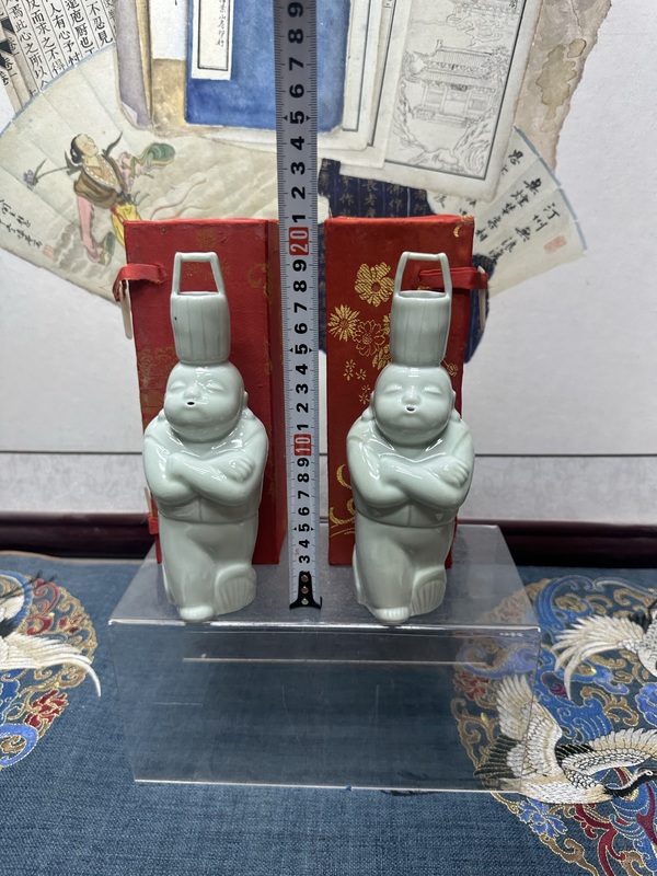 古玩陶瓷70年代精品影青釉小和尚一對 帶原盒拍賣，當(dāng)前價(jià)格69元