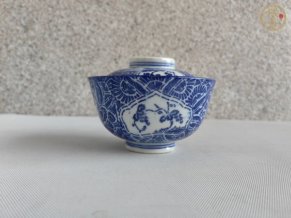 古玩陶瓷青花蓋碗真品鑒賞圖