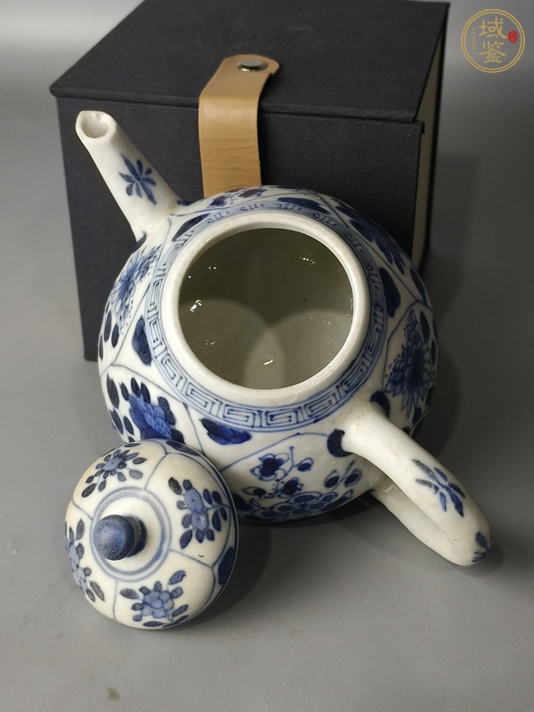 古玩陶瓷青花花卉紋茶壺真品鑒賞圖