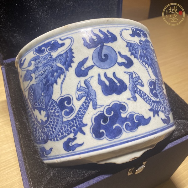 古玩陶瓷龍紋青花三足筒式香爐真品鑒賞圖