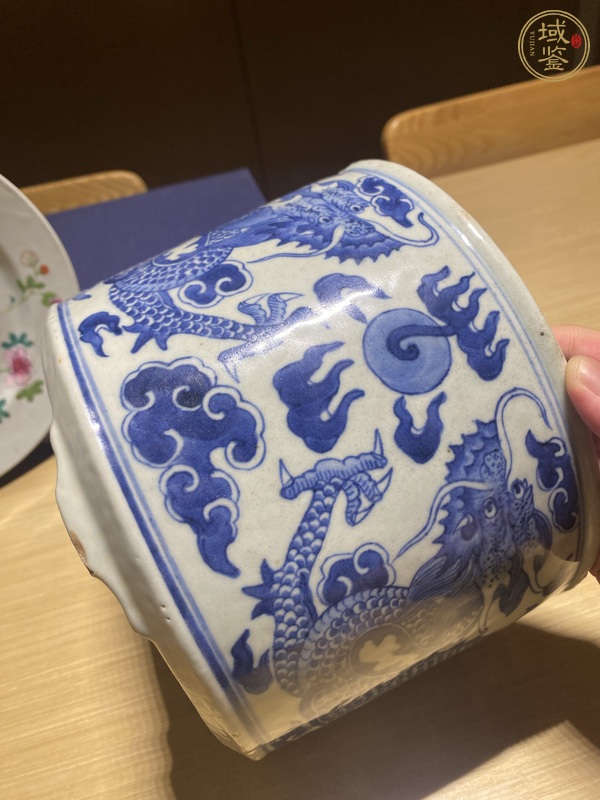 古玩陶瓷龍紋青花三足筒式香爐真品鑒賞圖