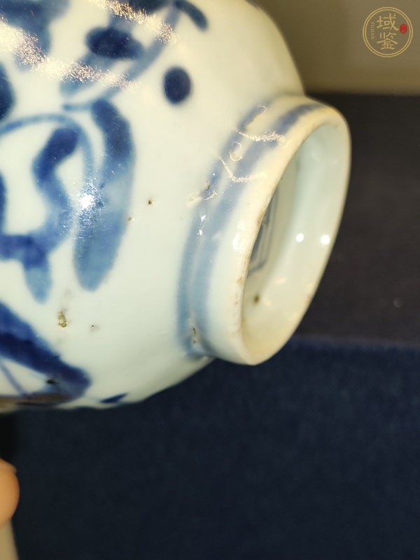 古玩陶瓷青花纏枝花卉紋茶碗真品鑒賞圖