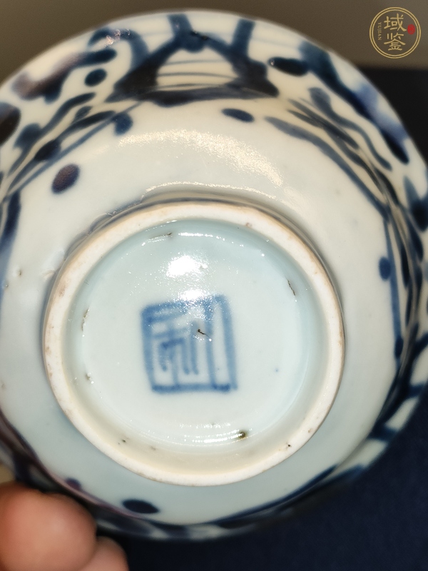 古玩陶瓷青花纏枝花卉紋茶碗真品鑒賞圖