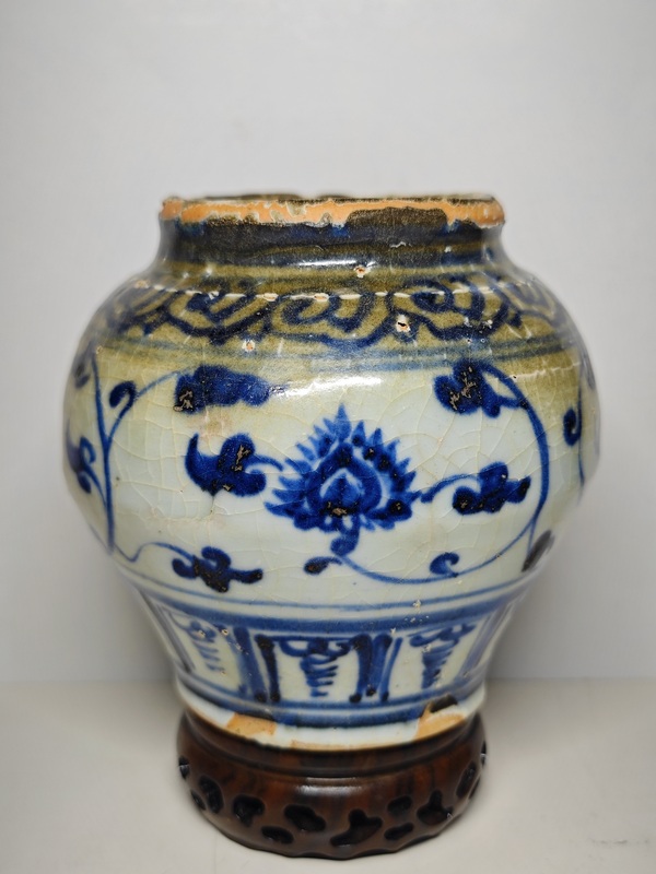 古玩陶瓷明空白期青花纏枝花卉紋罐拍賣,當(dāng)前價格2345元