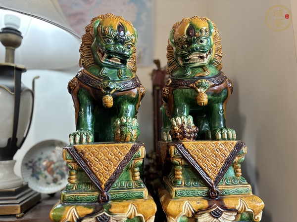 古玩陶瓷黃綠彩對獅真品鑒賞圖