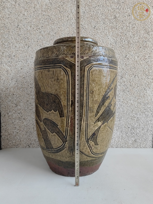 古玩陶瓷馬口窯刻花罐真品鑒賞圖