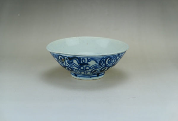 古玩陶瓷清中晚期.青花纏枝蓮喜字碗拍賣,當前價格33元
