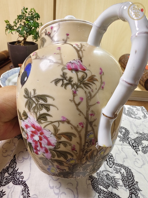 古玩陶瓷米黃釉粉彩花鳥紋茶壺真品鑒賞圖