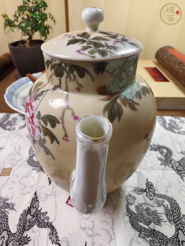 古玩陶瓷米黃釉粉彩花鳥紋茶壺真品鑒賞圖