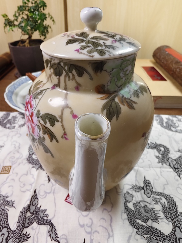 古玩陶瓷米黃釉粉彩花鳥紋茶壺拍賣，當前價格1980元