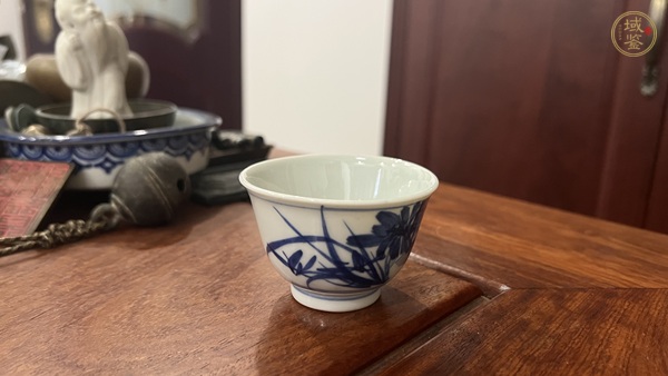 古玩花卉紋青花杯真品鑒賞圖