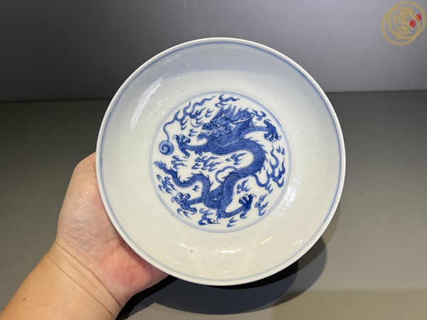 古玩陶瓷青花龍紋盤真品鑒賞圖