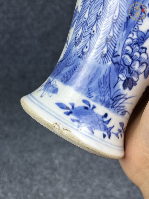 古玩陶瓷青花孔雀紋雞腿瓶真品鑒賞圖