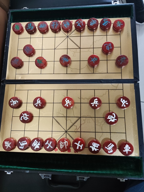 古玩轉(zhuǎn)賣瑪瑙象棋拍賣，當前價格34000元