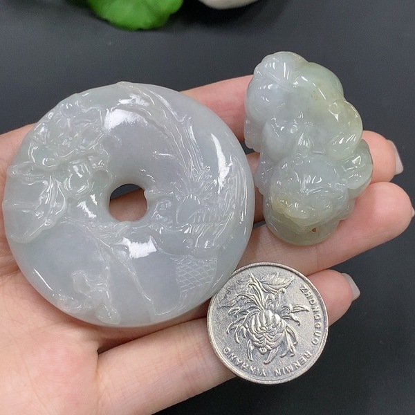 古玩玉器45天然翡翠璧和貔貅一手走拍賣,當前價格298元