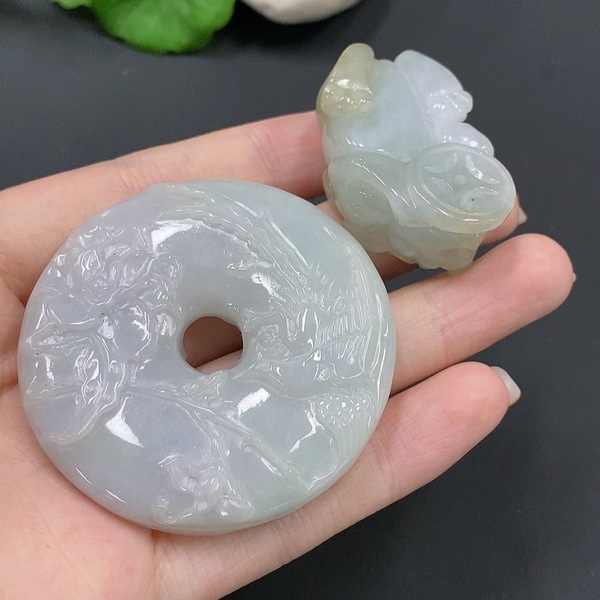 古玩玉器45天然翡翠璧和貔貅一手走拍賣,當前價格298元
