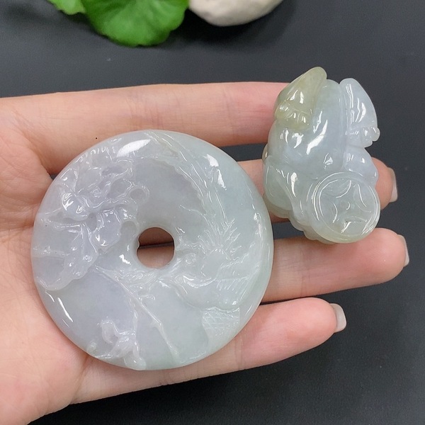 古玩玉器45天然翡翠璧和貔貅一手走拍賣,當前價格298元