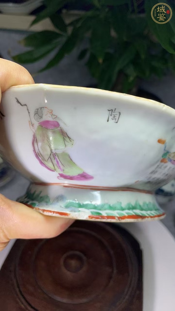 古玩陶瓷粉彩無雙譜人物紋貢盤真品鑒賞圖