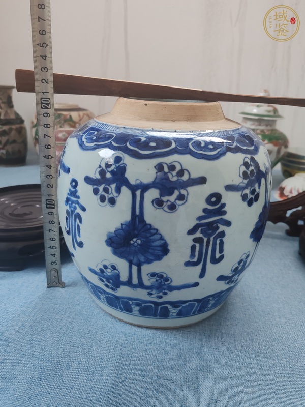 古玩陶瓷青花花卉圖案罐真品鑒賞圖