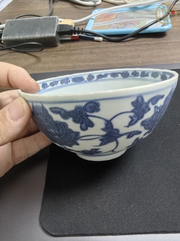 古玩陶瓷青花花卉紋碗真品鑒賞圖