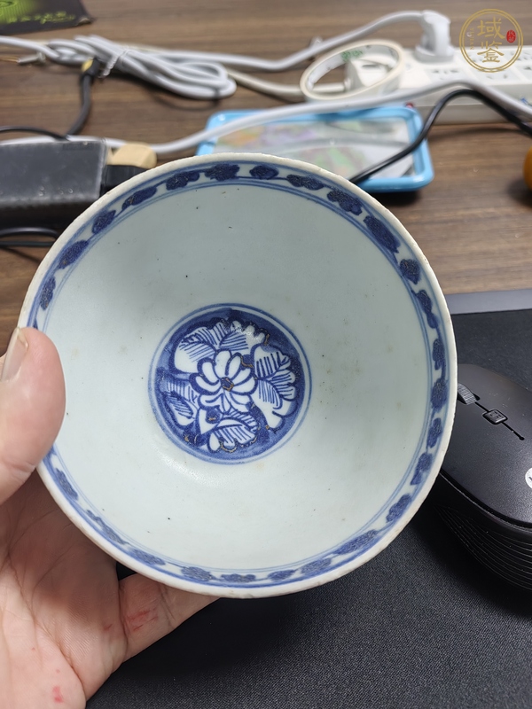 古玩陶瓷青花花卉紋碗真品鑒賞圖