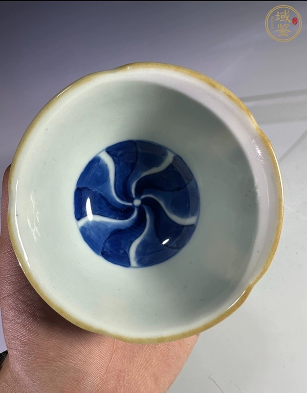 古玩陶瓷日本江戶青花月華紋茶杯真品鑒賞圖