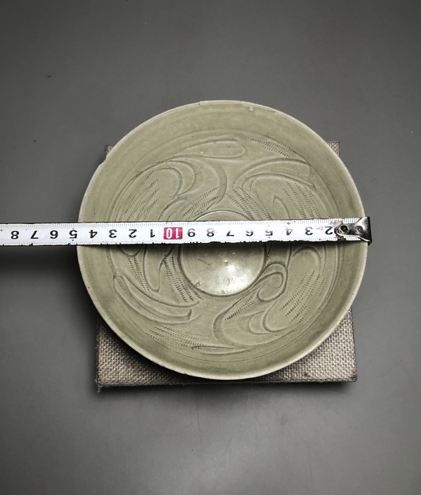 古玩陶瓷（精品宋代）青釉刻花紋碗拍賣(mài)，當(dāng)前價(jià)格2888元