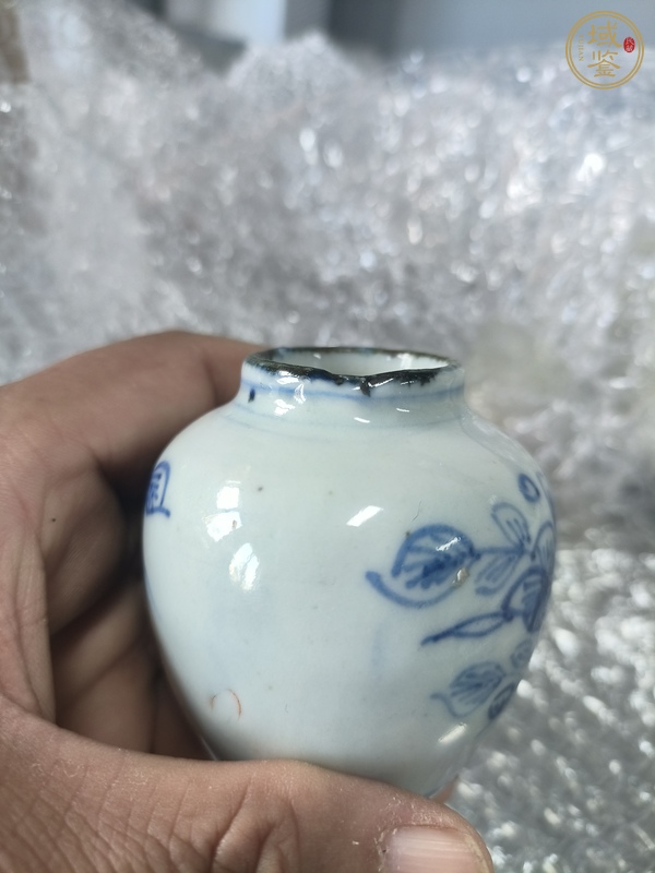 古玩陶瓷青花花卉紋罐真品鑒賞圖