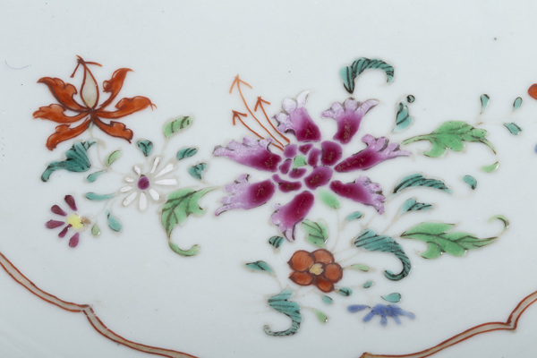 古玩陶瓷清乾隆·粉彩花卉紋折沿盤拍賣,當前價格1900元
