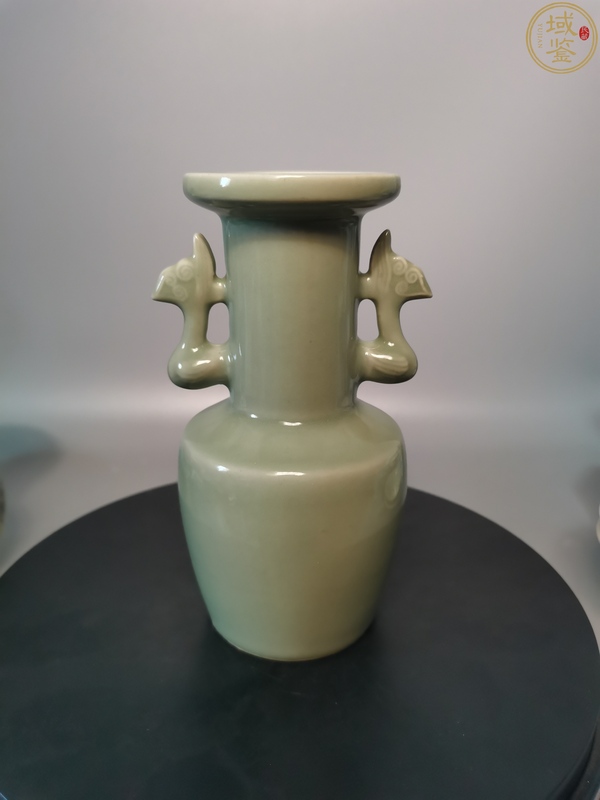 古玩轉(zhuǎn)賣民國仿宋龍泉釉雙耳紙槌瓶拍賣,當(dāng)前價(jià)格288元