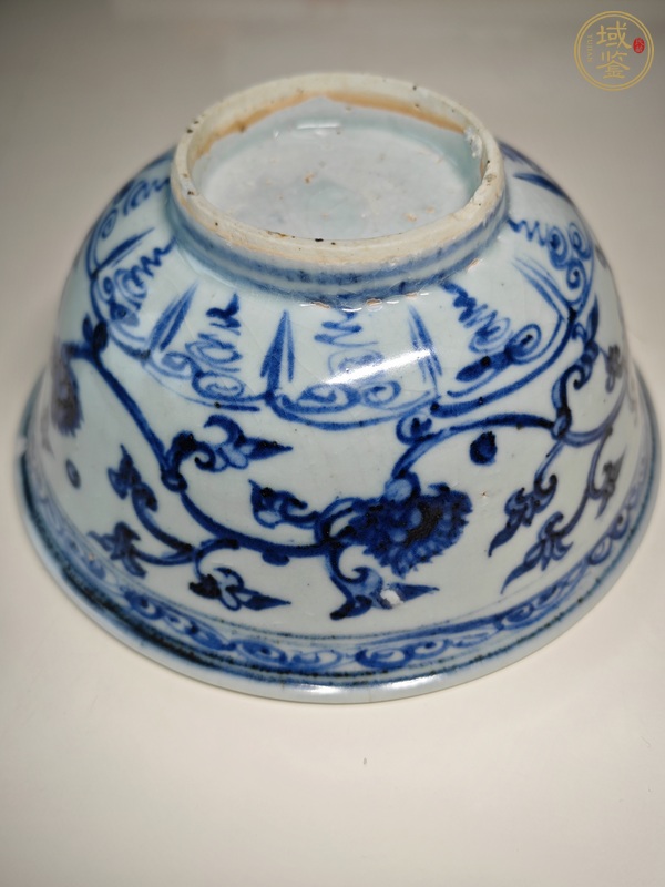 古玩陶瓷青花纏枝花卉紋茶碗真品鑒賞圖