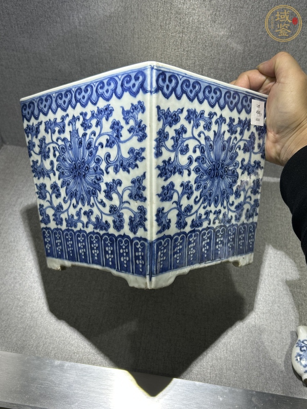 古玩陶瓷青花纏枝花卉紋四方花盆真品鑒賞圖