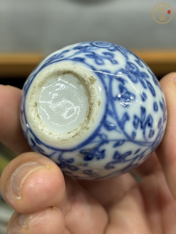 古玩陶瓷青花纏枝花卉紋鼻煙壺，疑似復(fù)窯真品鑒賞圖