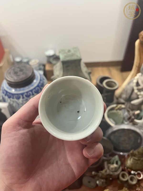 古玩陶瓷花卉紋青花杯真品鑒賞圖