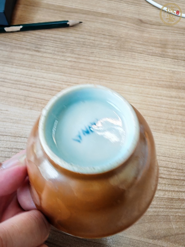 古玩陶瓷外紫金釉內(nèi)青花杯真品鑒賞圖