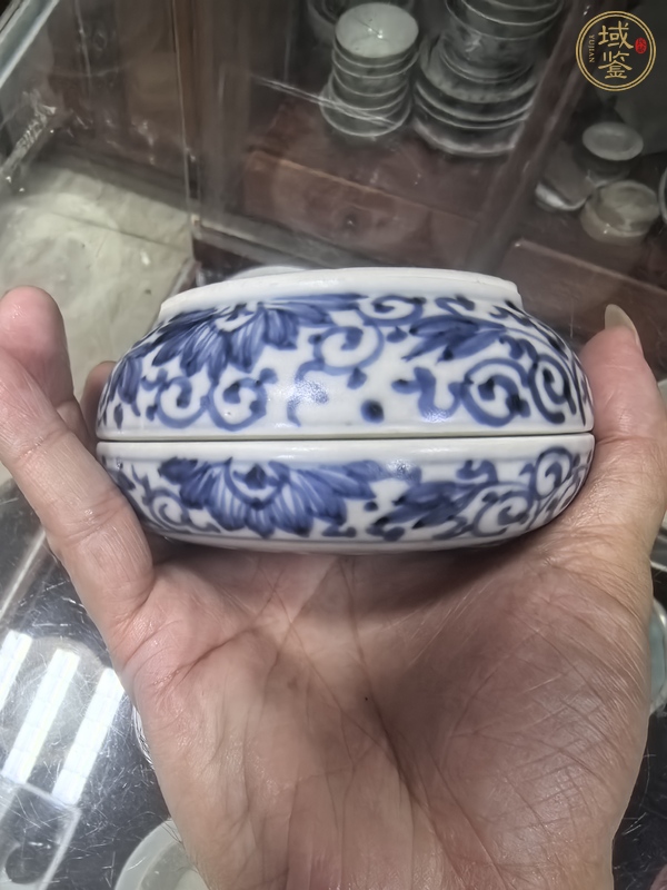 古玩陶瓷花卉紋蓋盒真品鑒賞圖