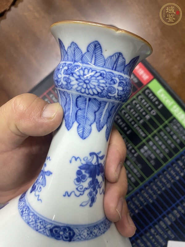 古玩陶瓷青花花卉紋蒜頭瓶真品鑒賞圖