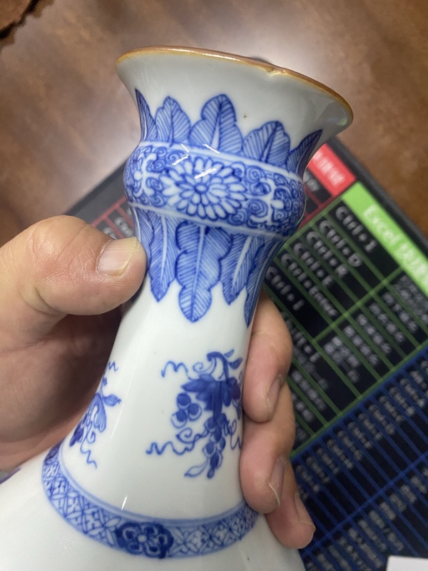 古玩陶瓷清康熙 青花花卉蕉葉紋蒜頭瓶拍賣(mài)，當(dāng)前價(jià)格26880元