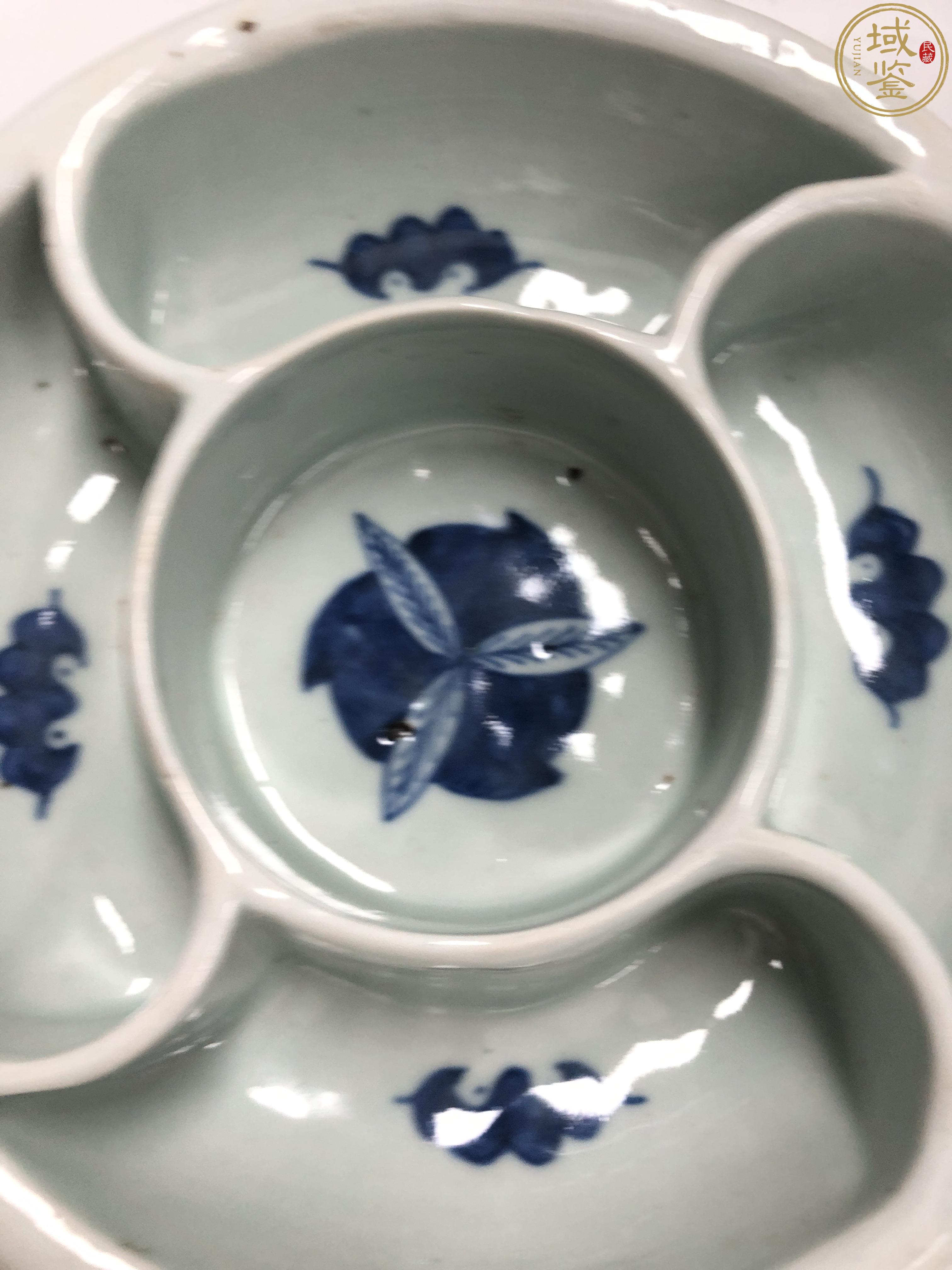域鉴古玩】清中期青花缠枝牡丹福寿纹格盘拍卖价格/图片/值多少钱