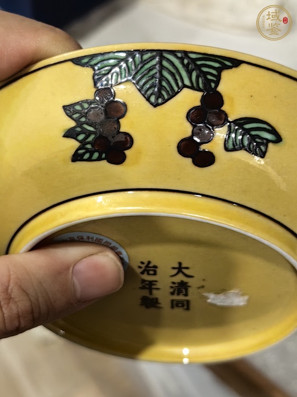 古玩陶瓷憑圖看不開(kāi)門(mén)，同治風(fēng)格素三彩龍盤(pán)真品鑒賞圖